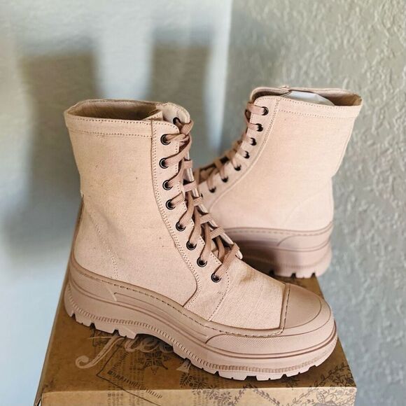 FREE PEOPLE Camp Out Canvas Combat Boot, Natural, Tan/Pink, Size 8, NWT - Picture 1 of 16